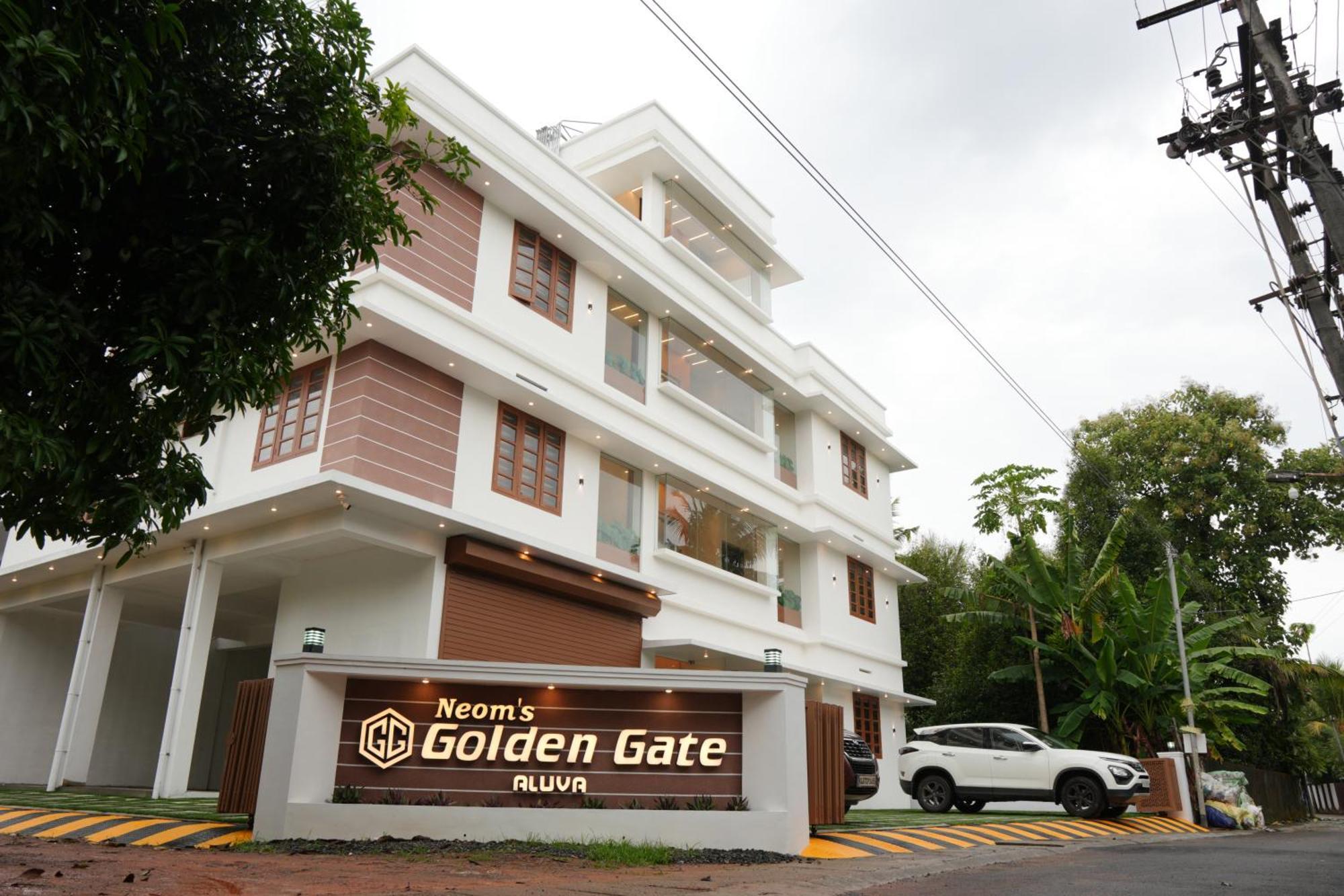 Neom'S Golden Gate Hotel Alwaye Buitenkant foto