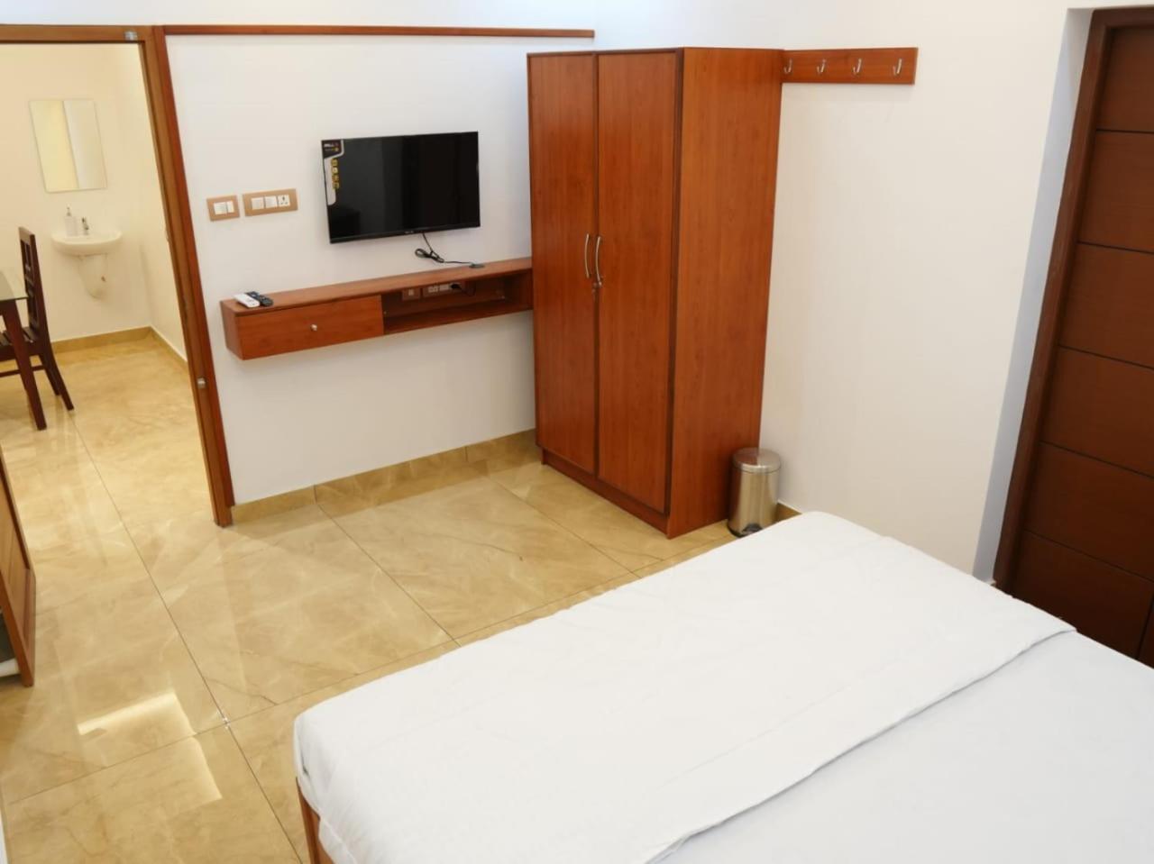Neom'S Golden Gate Hotel Alwaye Buitenkant foto